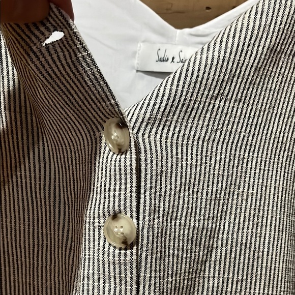 Sadie and Sage Cotton and Linen Blend Striped Button-Front Pocketed Romper - Picture 3 of 8